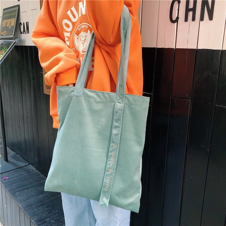 Rode fluwelen canvas tas met geborduurde letters, canvas tas met retro chic borduurwerk en lint: Hemelsblauw