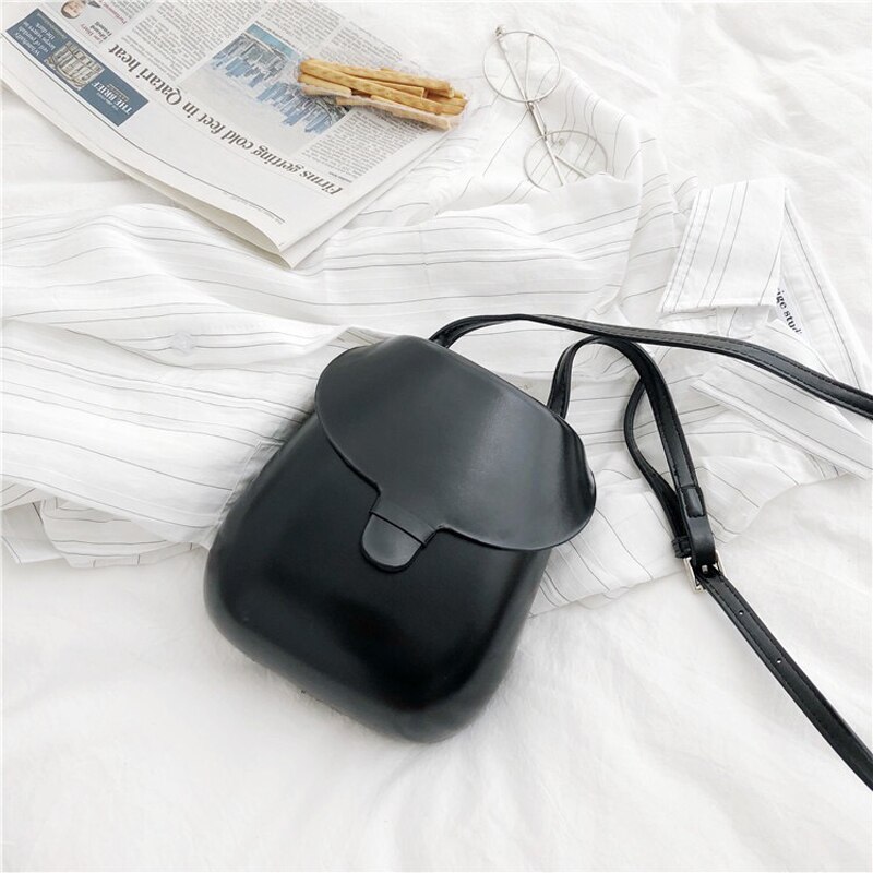 Vintage dames flap tas eenvoudige luxe zadel schoudertas kleine harde pu leren crossbody tassen geheel: Zwart