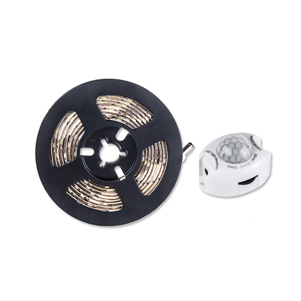 5m LED Strip med PIR Bevægelsessensor - 12V DC - IP65 Vandtæt - Inkl. Strømadapter: Rød / Foranderlig / 6-10w