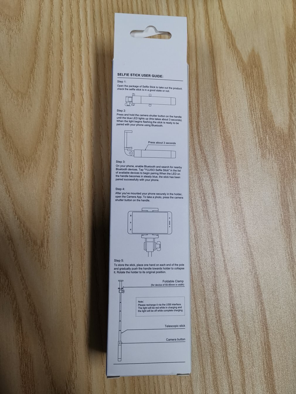 Tragbarer, leichter, kabelloser, ausziehbarer selfie-stick in kompakter faltgröße – auch als einbeinstativ erhältlich.