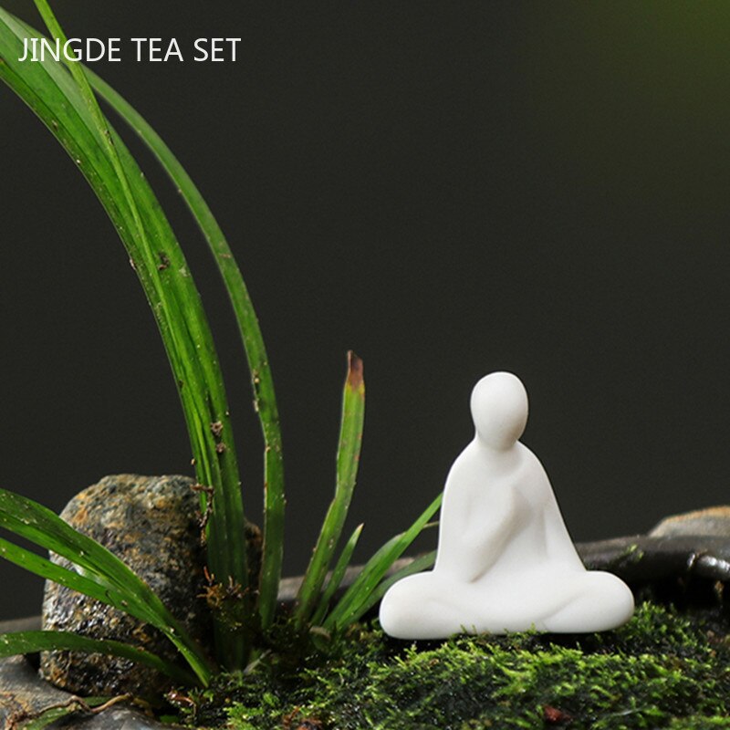 Chinesisch Weiß Porzellan Tee Haustier Mini Fingerspitze Buddha Mönch Statue Ornamente handgefertigt Keramik Kunsthandwerk Heimat Tee einstellen Dekoration