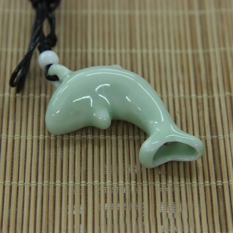 2022 Retro pesce fischio etnico in ceramica fischio fatto a mano bambini cartone animato souvenir squadra sportiva fischio ciondolo regali cheerleading: 5.5cm-green