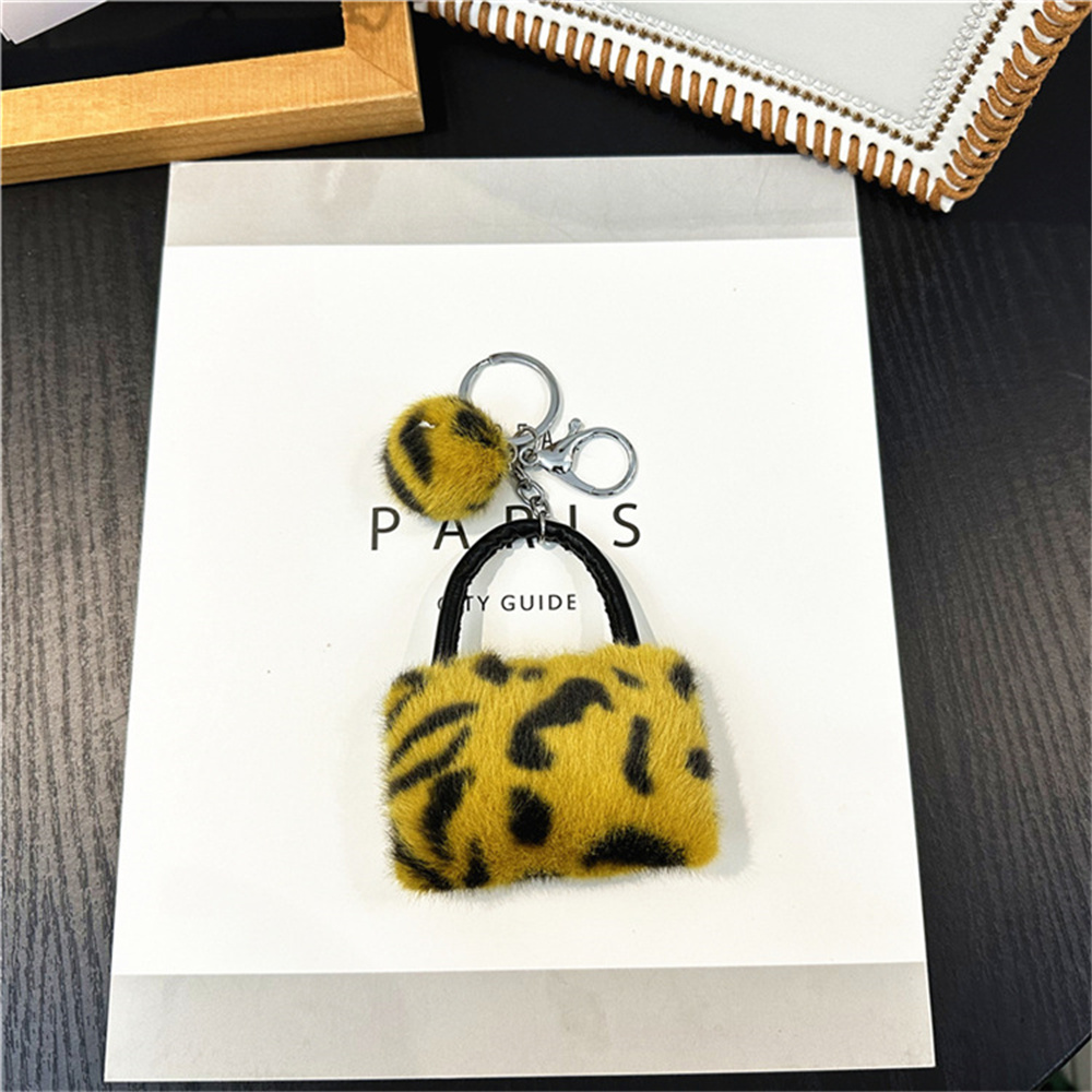 Llavero con colgante de leopardo para bolso, colgante de felpa suave con bola de pelo, accesorios para Moto,: Rosa
