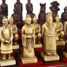 Een Set Van Prachtige Chinese 32 Stuks Terra-Cotta Warriors Standbeeld Schaken Met Antieke Dragon Phoenix Box