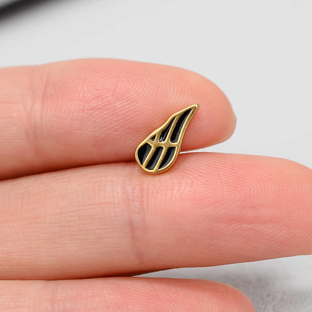 1 pz ottavino ottavino acciaio inossidabile zampa d'orso teschio orecchini moda animale Earing elica cartilagine Tragus lobo piercing gioielli 16g: Pistola nera placcata