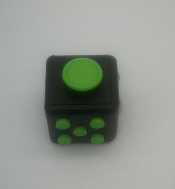 Min Cube Toy Vinyl Desk Finger Toys Squeeze Fun Stress Reliever 3.3cm Antistress Cube Toy Decompression Toy: Green Black