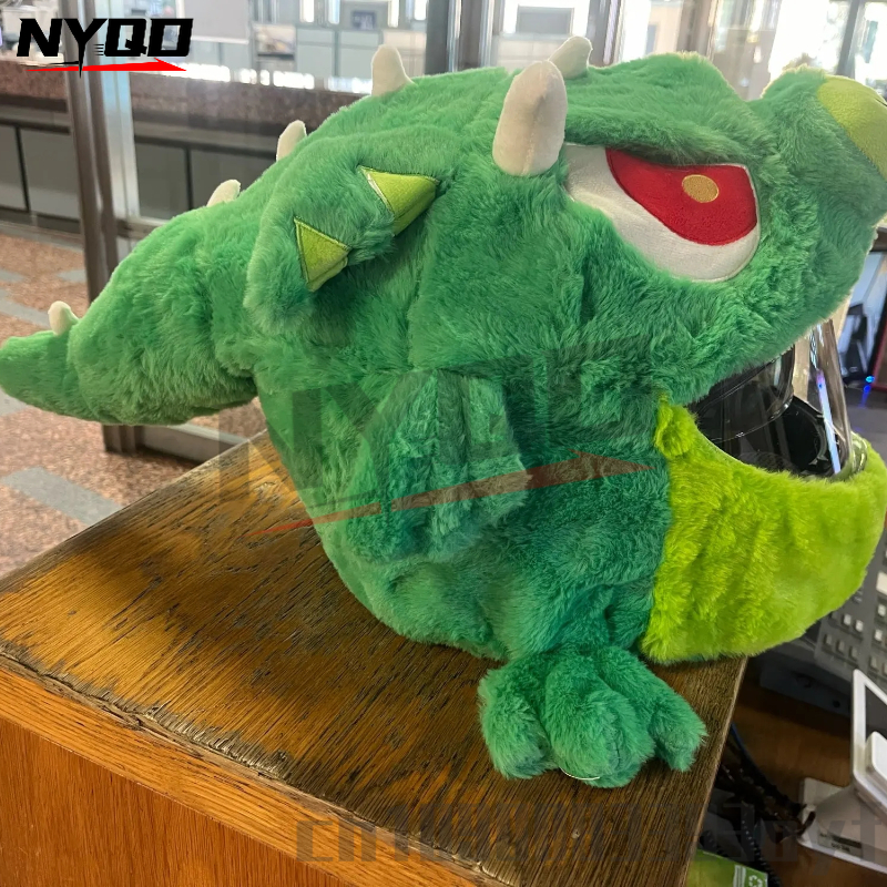 Cubierta para casco de motocicleta, cubierta para casco de dragón volador de animales de peluche de dibujos animados, protección contra el polvo, divertida funda para casco, accesorios para motocicleta