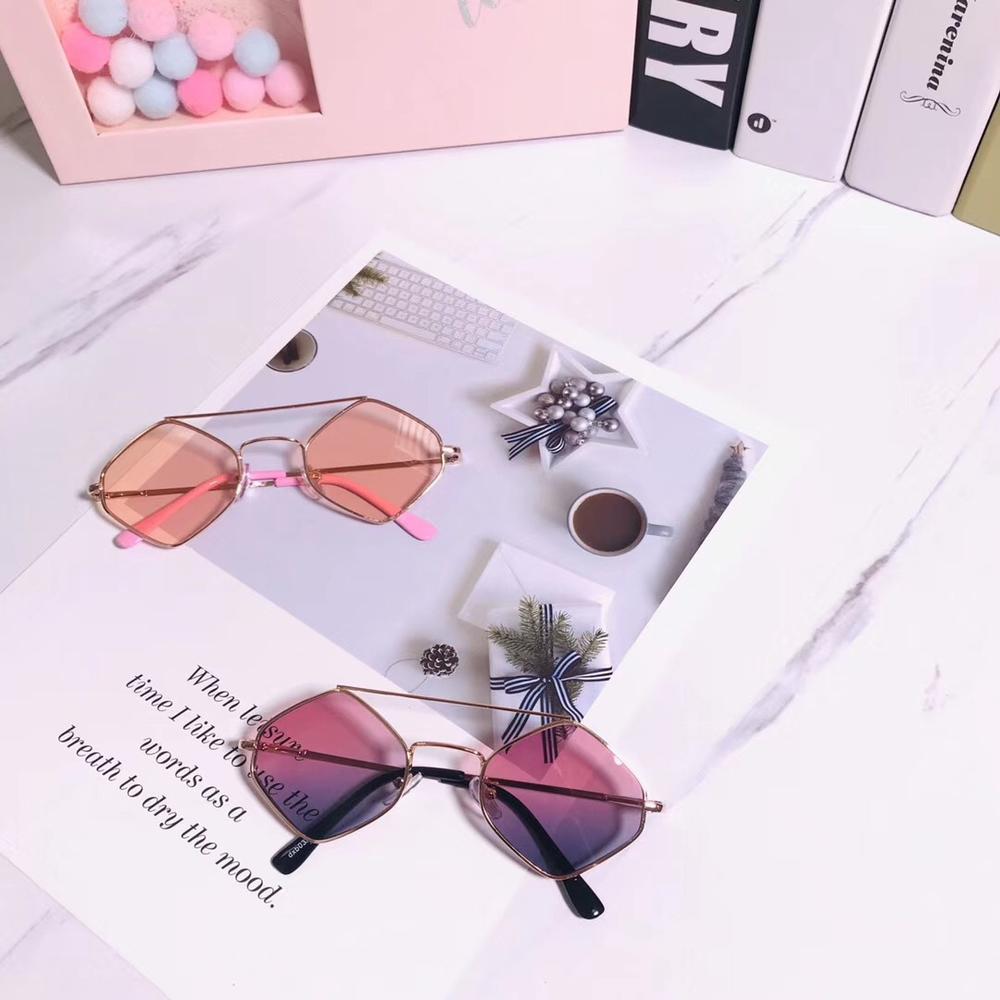 Gafas de sol con forma de polígono de Metal para niños, lentes de protección hexagonales UV, marco de diamante de doble haz, foto de calle