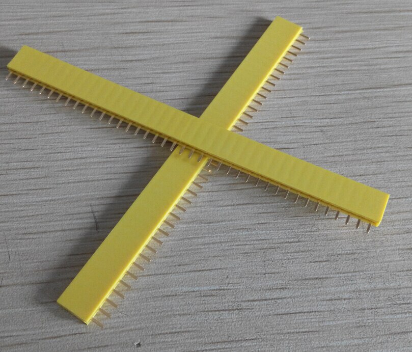 10 stk enkeltradssete hunn 1*40 pinner 2.54 mm tonehøyde vertikal pinne nål sokkel gul kobberbelagt måke
