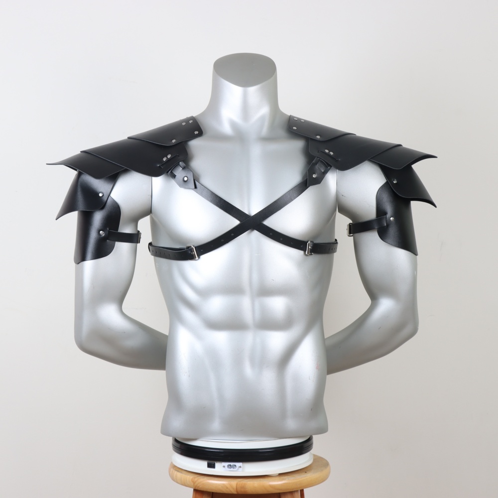 Armatura per spalla da cavaliere medievale - Pauldron in pelle PU realizzato a mano con vestibilità regolabile per costume di Halloween, LARP, articoli per feste: Beige