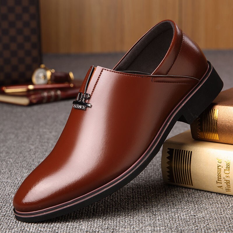 Män klänning skor herr slip on spetsiga tå skor män läder formella affärsman skor oxfords skor för män lägenhet: Brun / 6