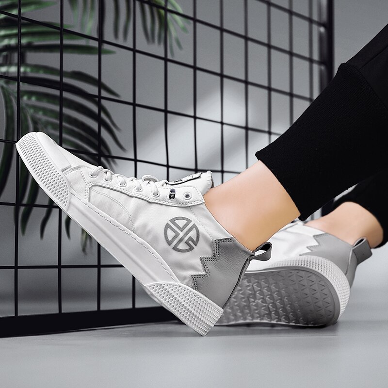 Sommar andas små vita skor herr high top board skor herr fashionabla och mångsidiga koreanska fritidsskor för män