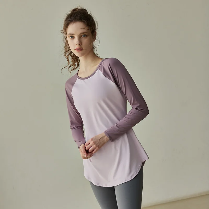 Ademende kleurblok sport yogaset met lange mouwen voor dames afslankende fitnesskleding hoge esthetische waarde