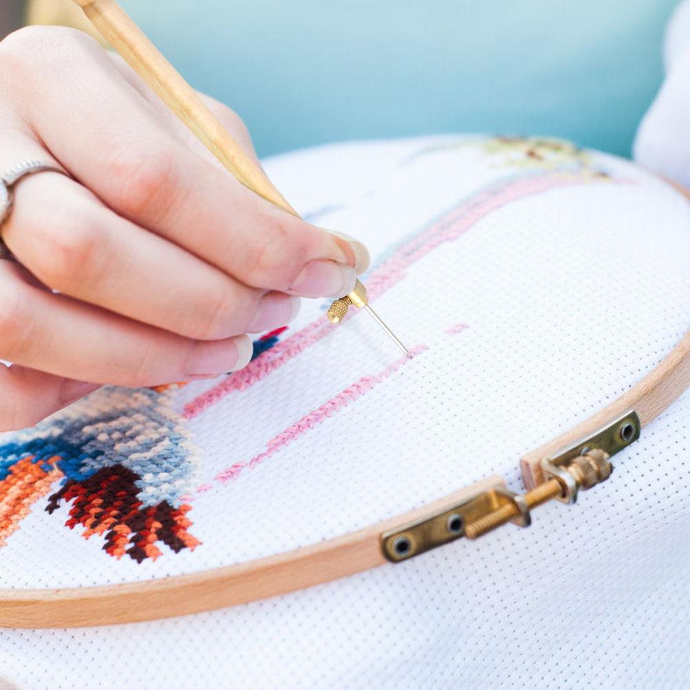 Outils et accesoires pour broderie à la main
