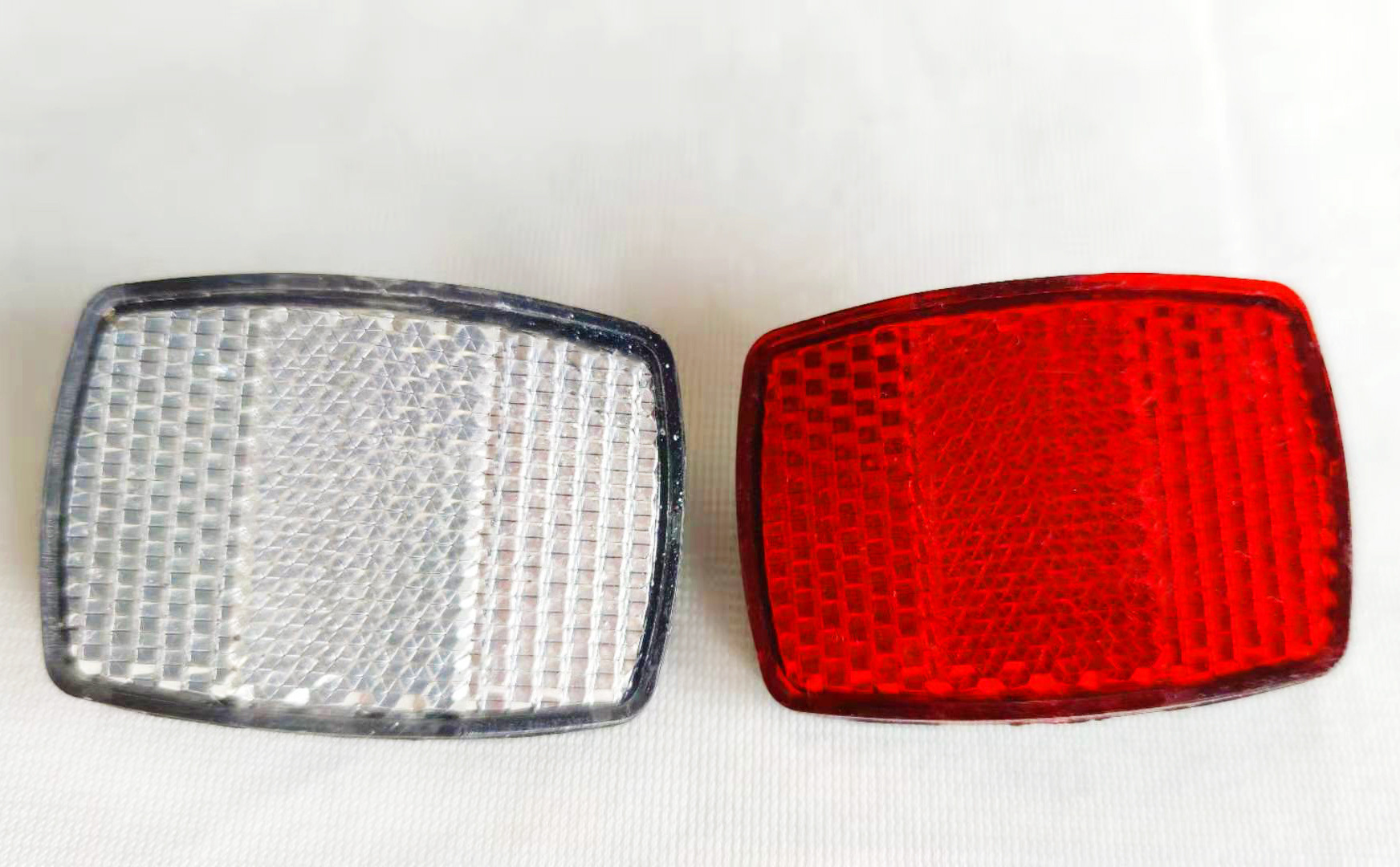 Enquêter arrière de vélo rouge et blanc, réflecteur carré, pour VTT