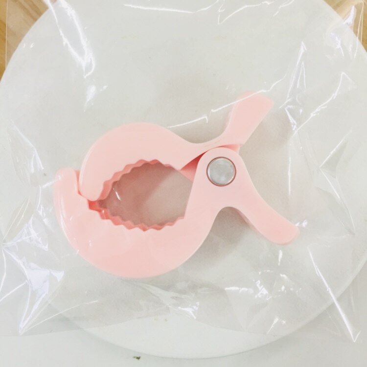 Colorful 1pc Lamp Pram Stroller To Hook Muslin And Toys Blanket Clips Plastic Universal Clip Baby Toys Accessories: Pink