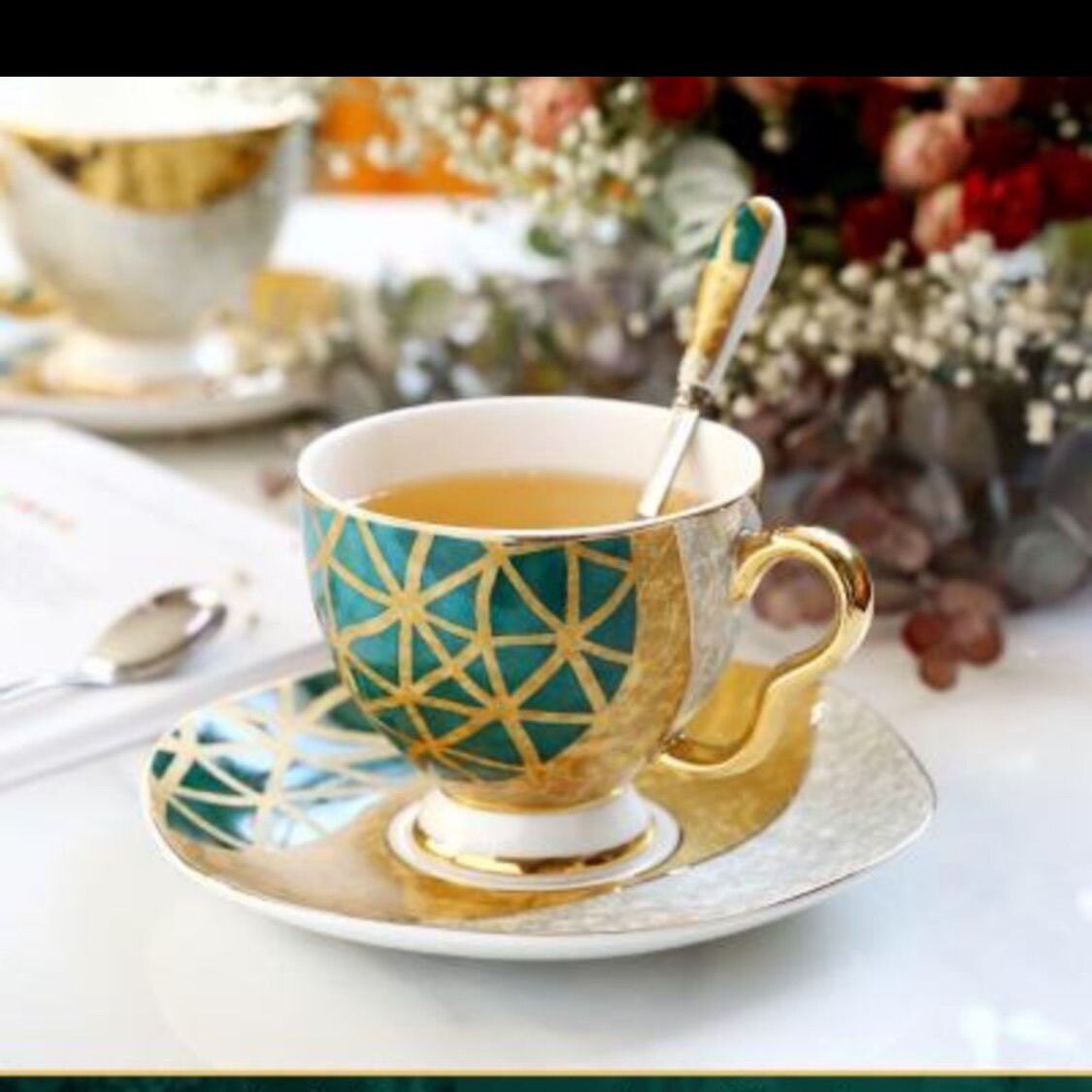European-style gold bone China coffee cup and saucer set ceramic flower teacup small deluxe afternoon teacup spoon اكواب قهوه: Lotus style