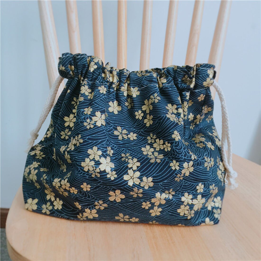 Moda almoço saco drawstring almoço sacos para mulheres crianças portátil lancheira estilo japonês bento tote bolsa de viagem piquenique: A Lunch Bag
