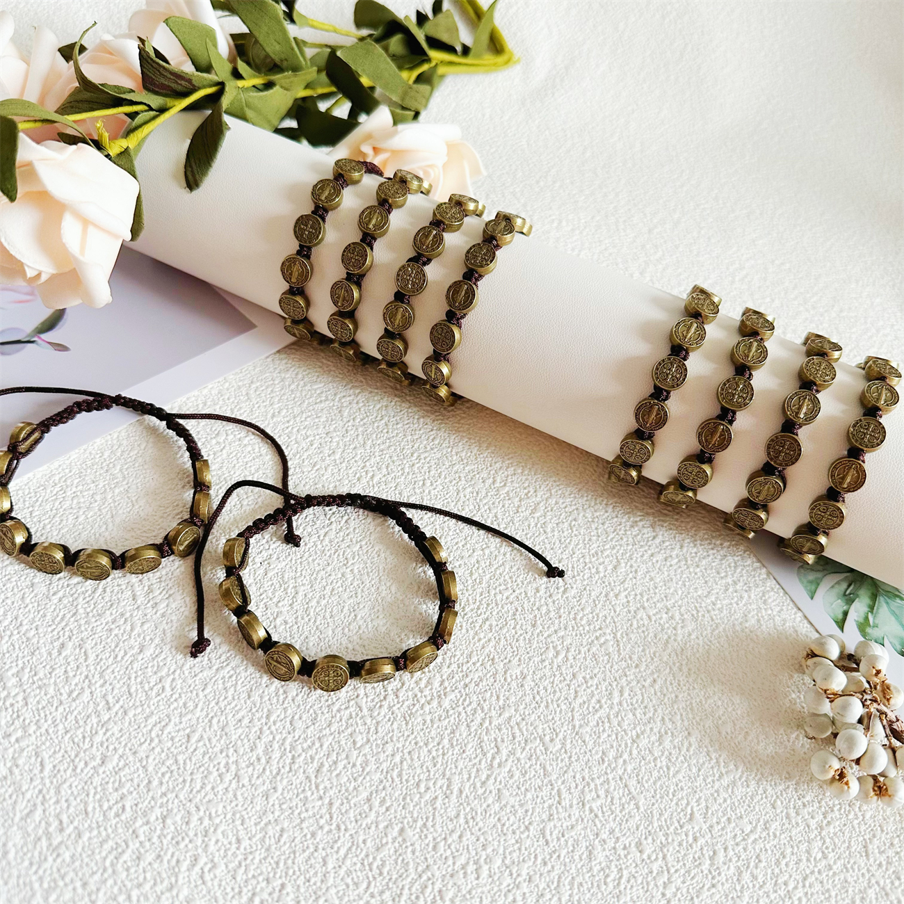 12 pezzi/pacco braccialetti antichi dorati san Benito protezione fatta a mano cordoncino rosso nero braccialetti da polso benedetto braccialetto rosario