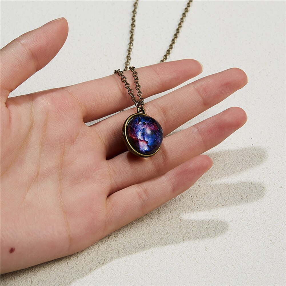 Unico Luminoso Universe Galaxy Pianeta Collana In Vetro di Glow In The Dark Cosmic Pendente Della Collana Della Sfera per Unisex Dei Monili Dell'annata