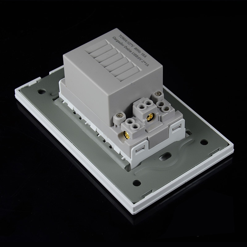 118mm white American USA Standard Double 3-pole Socket With 2USB Ports 2.1A PC Flame Retardant Household Safety Power Plug 15A