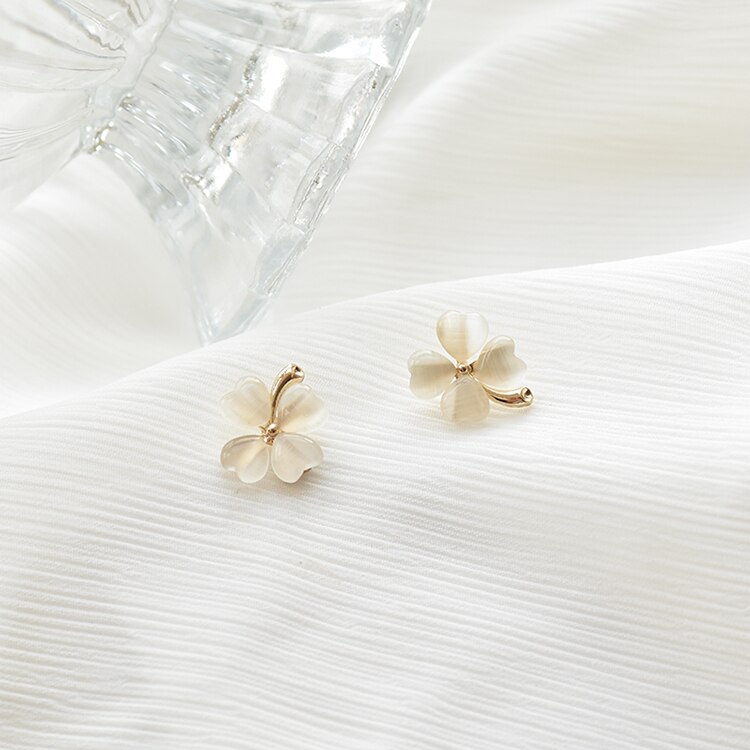 Hangzhi French personality high-end sense of shell petals exquisite four-leaf clover women girls earrings jewelry: F