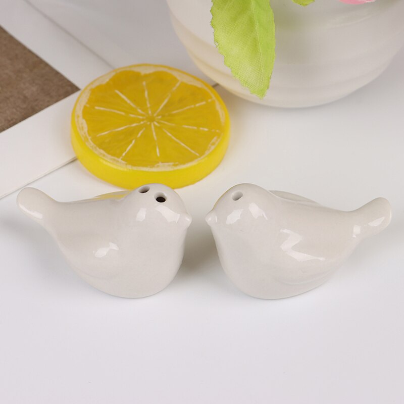 2PCS Love Bird Salt Pepper Shaker Pots Flying Bee Tableware Pepper Box Cruet Caster Seasoning Souvenirs Decor: Birds