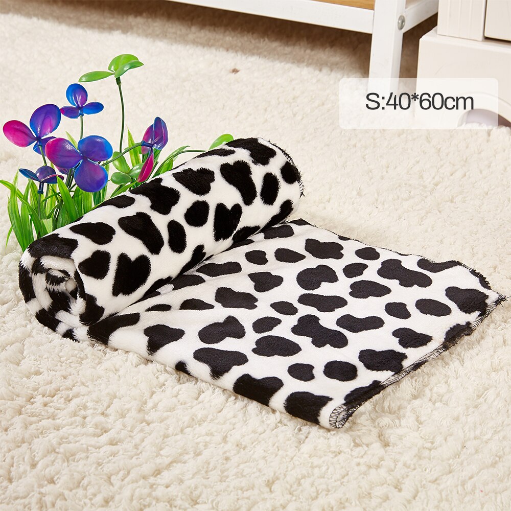 Huisdieren Hond Deken Puppy Slaap Mat Hond Bedden Voor Kleine Honden Winter Badhanddoek Dubbele Fluwelen Warme Zachte Deken Voor honden En Katten: Black White Cow / 80x60cm