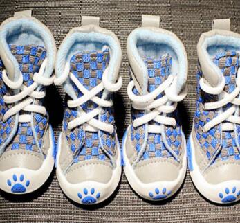 4 pièces/ensemble chien de compagnie chaussures petit chien chiot bottes Football Style pas cher chien chaussures d'été pour petits animaux de compagnie: Bleu / 1