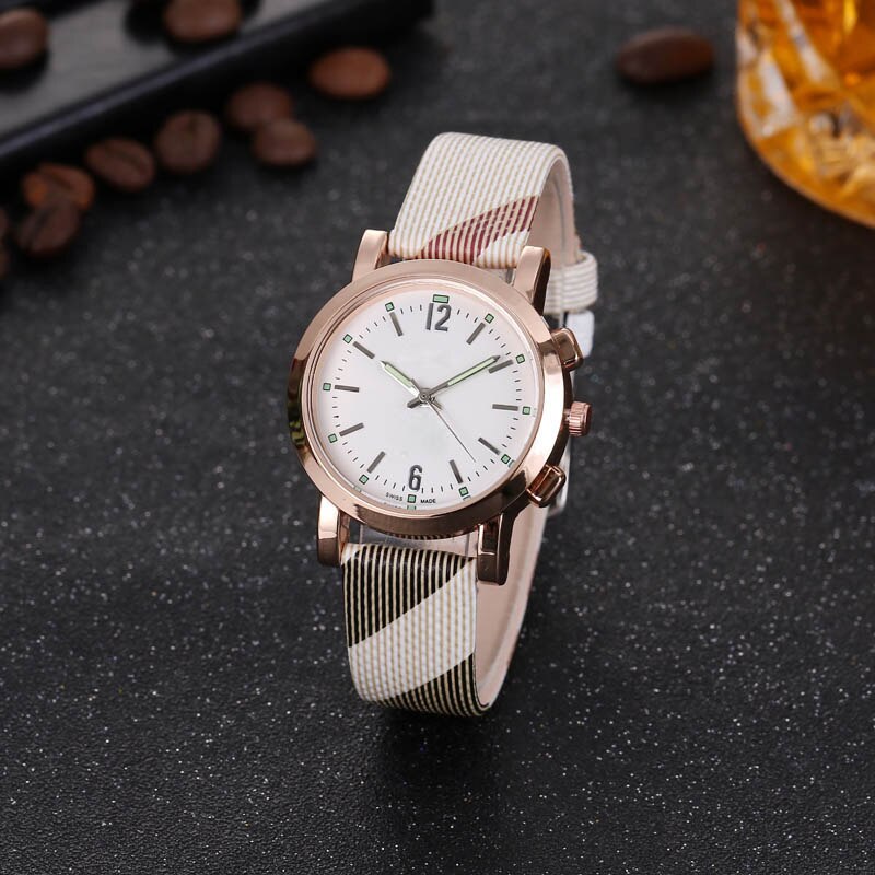 Luxe paar horloges heren dames quartz horloge aaa sport waterdicht tafel lederen band horloge paar montre: Blank meisje