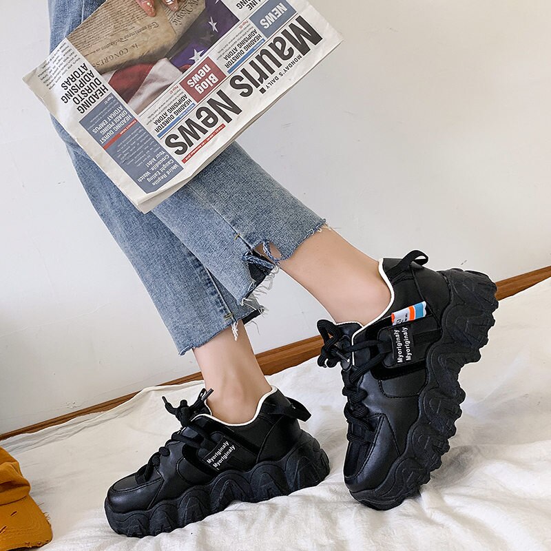 Kvinna löparskor ökar 6cm ins högklackade sneakers kvinnor höjd plattform andas sport pappa skor tjejer: Svart / 6