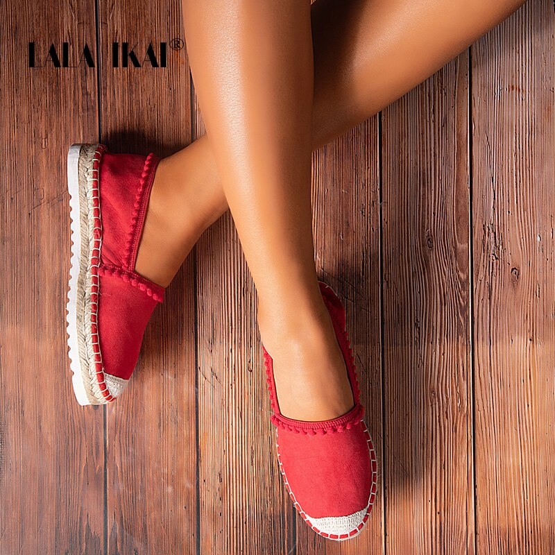 Lala ikai plataforma feminina alpercatas apartamentos 2020 outono vermelho cânhamo deslizamento em único sapatos casuais senhoras pompon mocassins XWA5752-4