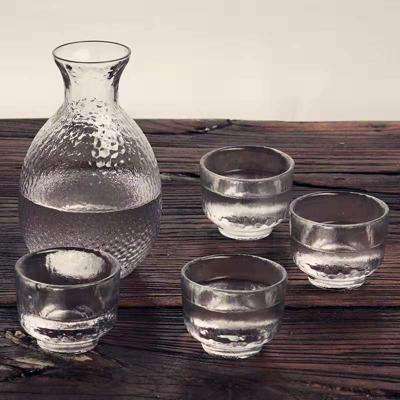 Japanese Style Glass Sake Bottle Wine Glass Set Transparent Hammer Pattern White Wine Glass Small Sake Cup Shochu Bottle: Clear 1 Pot 4 Cup