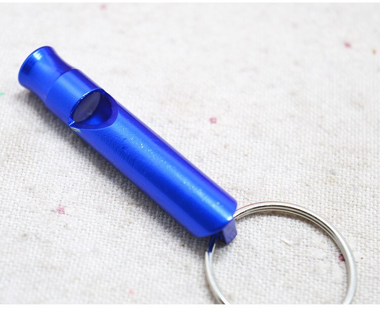 1 pcs Willekeurige Kleuren 4.5 cm Aluminium Papegaai Training Fluitje Fluit Draagbare Sleutelhanger Verstelbare Fluitje Alarm