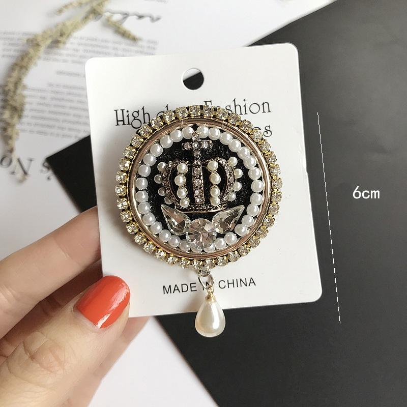 Beroemde Luxe Bloem Kwastje Broche Parel Boog Nummer 5 Sieraden Broches Pins Broach Voor Vrouwen Vintage Accessoires: Champagne goud