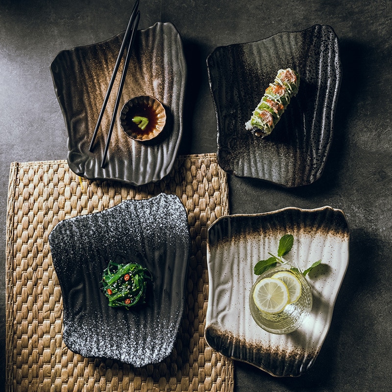 Assiette à sushi en céramique créative | En céramique de 10 pouces, assiette plate irrégulière de style japonais, assiette de petit déjeuner noire, assiette de snack cuite à la maison 1 pièce