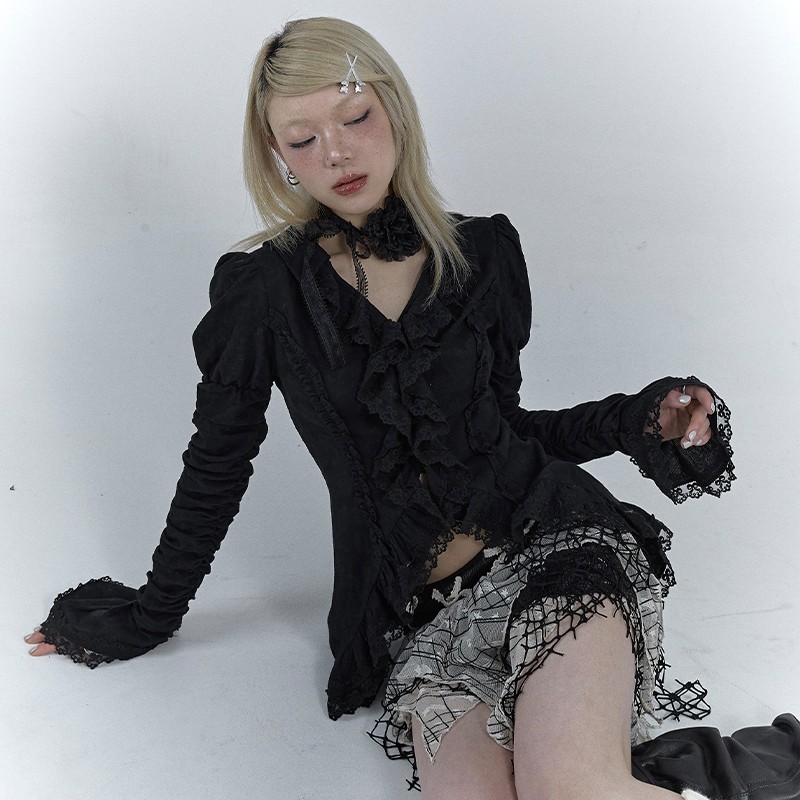 Karrcat gotisch schwarz Spitze Hemd dunkle ästhetische unregelmäßige Blusen Yamamoto Stil Grunge aufflackern Ärmel V-Ausschnitt Hemd Jahrgang Y2k Emo