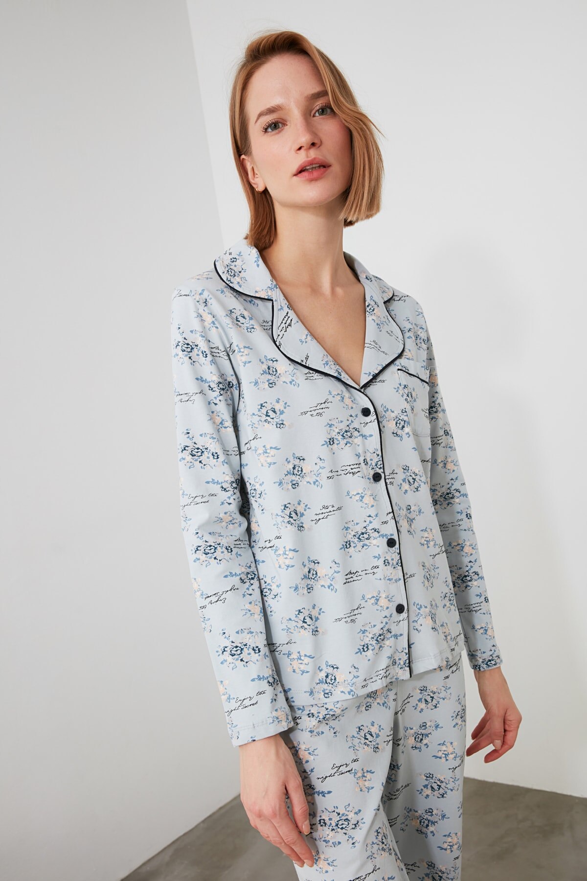 Trendyol Bloem Patroon Shirt Broek Pyjama Set THMAW20PJ0016