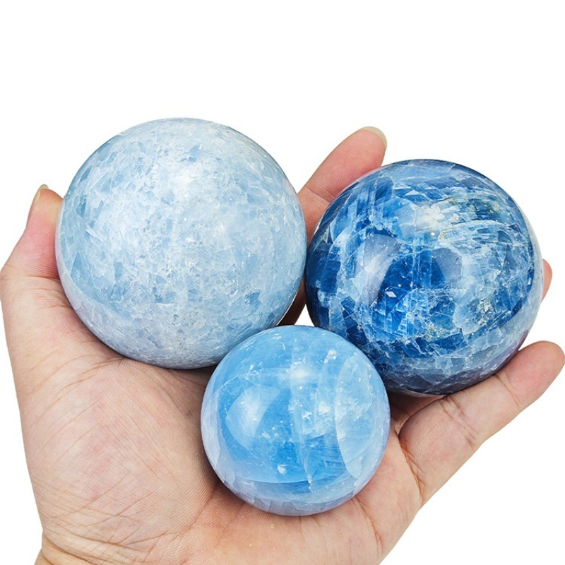 Helt naturlig celestitt krystallkule, de blå utsøkte yogakrystallkulene i tre tilfeldige farger til hjemmedekorasjon: M