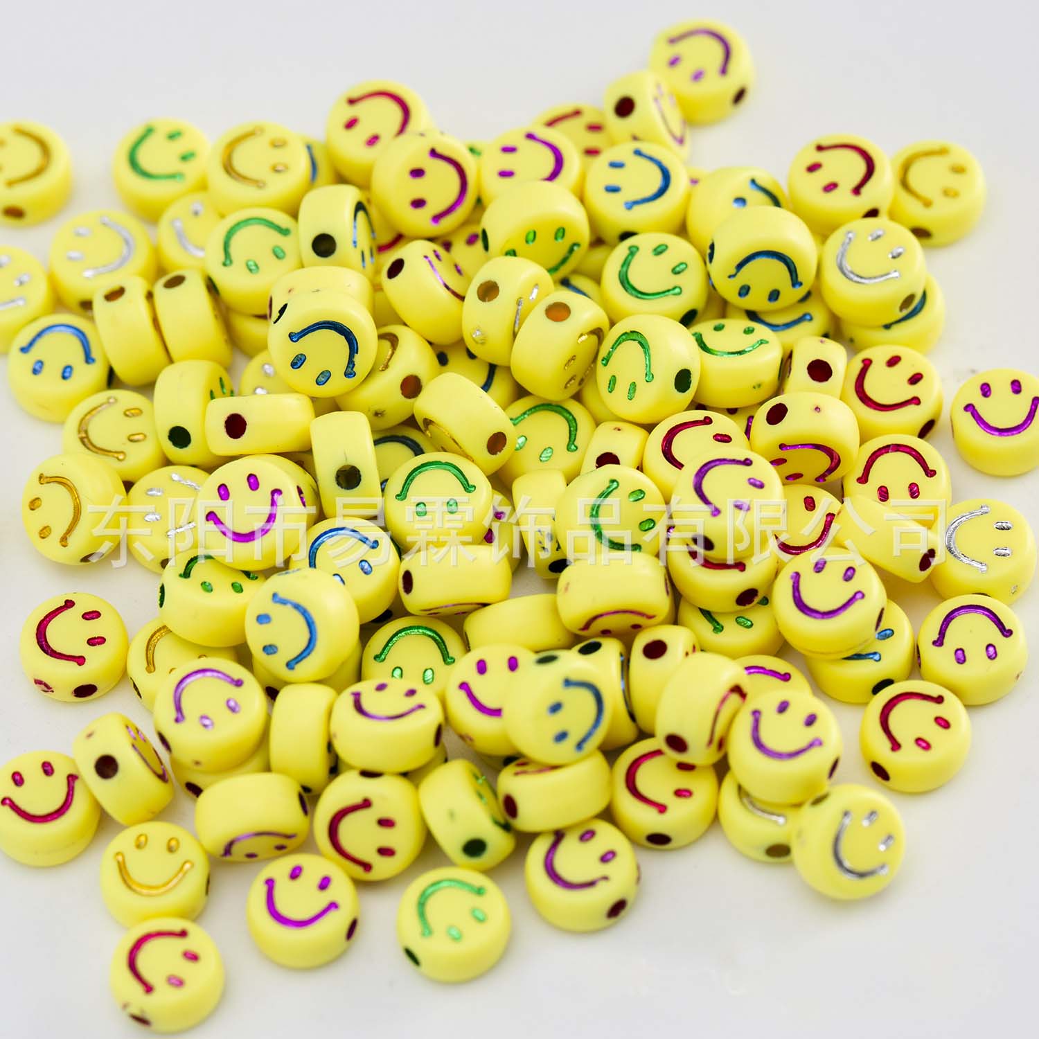 100 Stück 7 x 4 mm bunte lächelnde Gesicht Buchstaben Acryl verlieren Distanzperlen für Schmuckherstellung DIY Armbinde Zubehör: Hellrosa