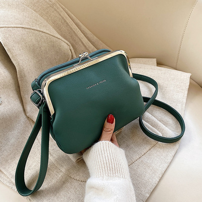 Casual Clip Bag Simple Women Messenger Bag PU Leather Lady Shoulder Crossbody Bag Kiss Lock Bags Party Evening Clutch Purse: Green  