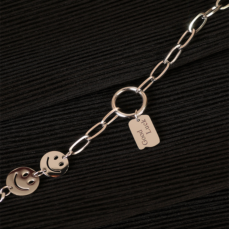 Xiyanike 316L Rvs Glimlach Samll Vierkante Armband Voor Vrouwen Joker Armbanden Accessoires Mode Partij Sieraden