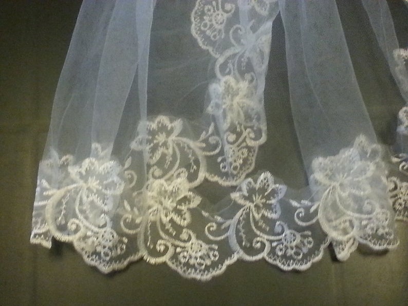 Velo da sposa da sposa a 1 strato con bordo in pizzo a basso costo con pettine in metallo velo da comunione bianco avorio