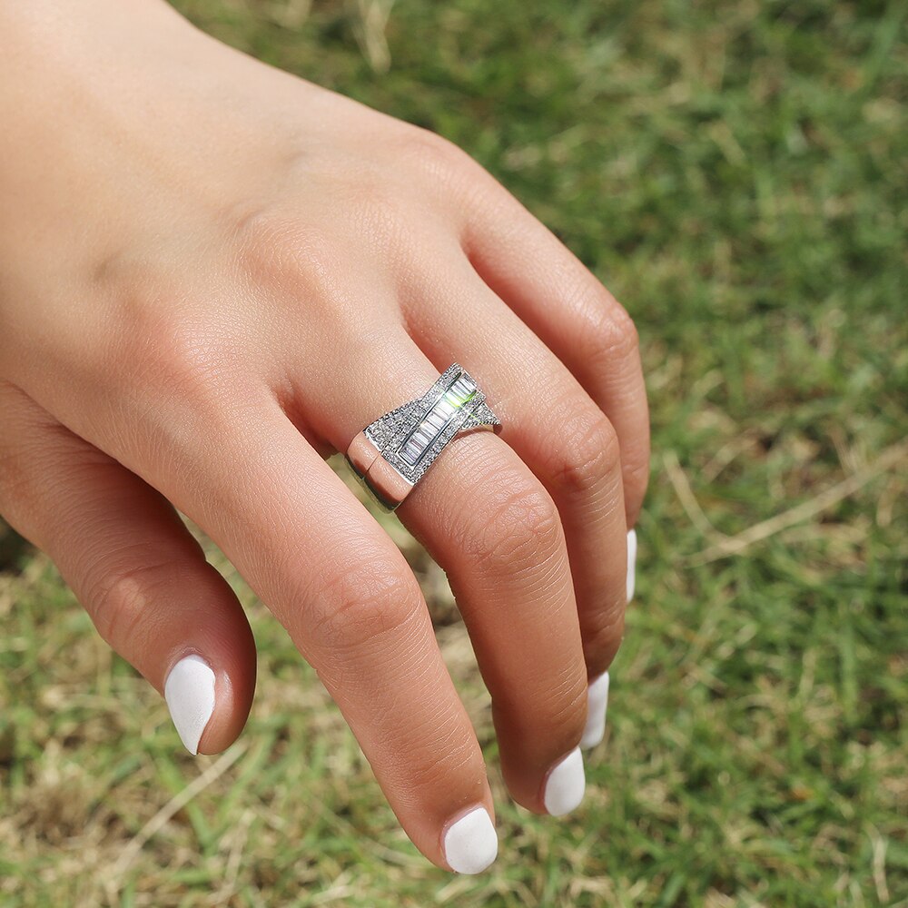 Huitan Brilliant Fancy Kruis Vinger Ringen Voor Vrouwen Met Speciale Vierkante Crystal Zircon Bridal Wedding Sieraden