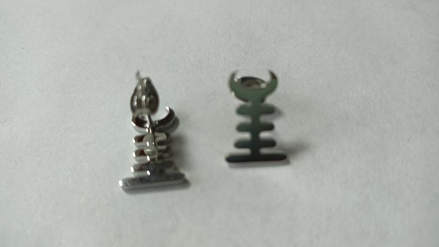 Charms brugerdefinerede afrikanske adinkra symboler vedhæng øreringe til kvinder gye nyame rustfrit stål charme etniske smykker ghanesiske: Guld / Sort kanon belagt