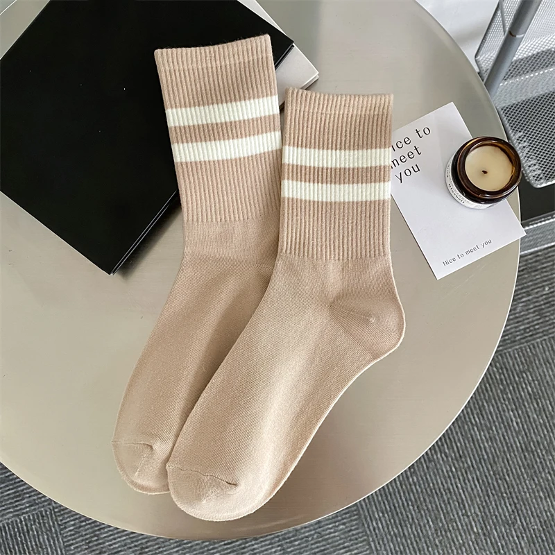Femmes chaussettes japonaise automne nouvelle nouveauté couleur bonbon sport équipage chaussettes pour filles Style Preppy rayé chaussettes décontracté: Kaki