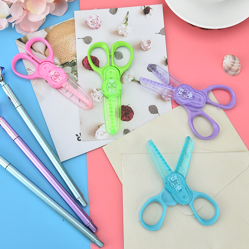 Herramientas de corte de papel tijeras pequeñas de plástico tijeras de color aleatorio niños Escuela Primaria estudiantes mano
