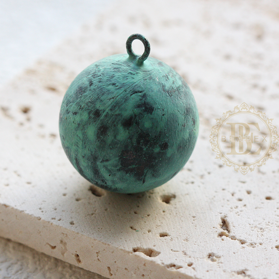 Een Stuk Handgemaakte Groene Patina Charme-Varieert Vormen En Grootte (Pta-C)