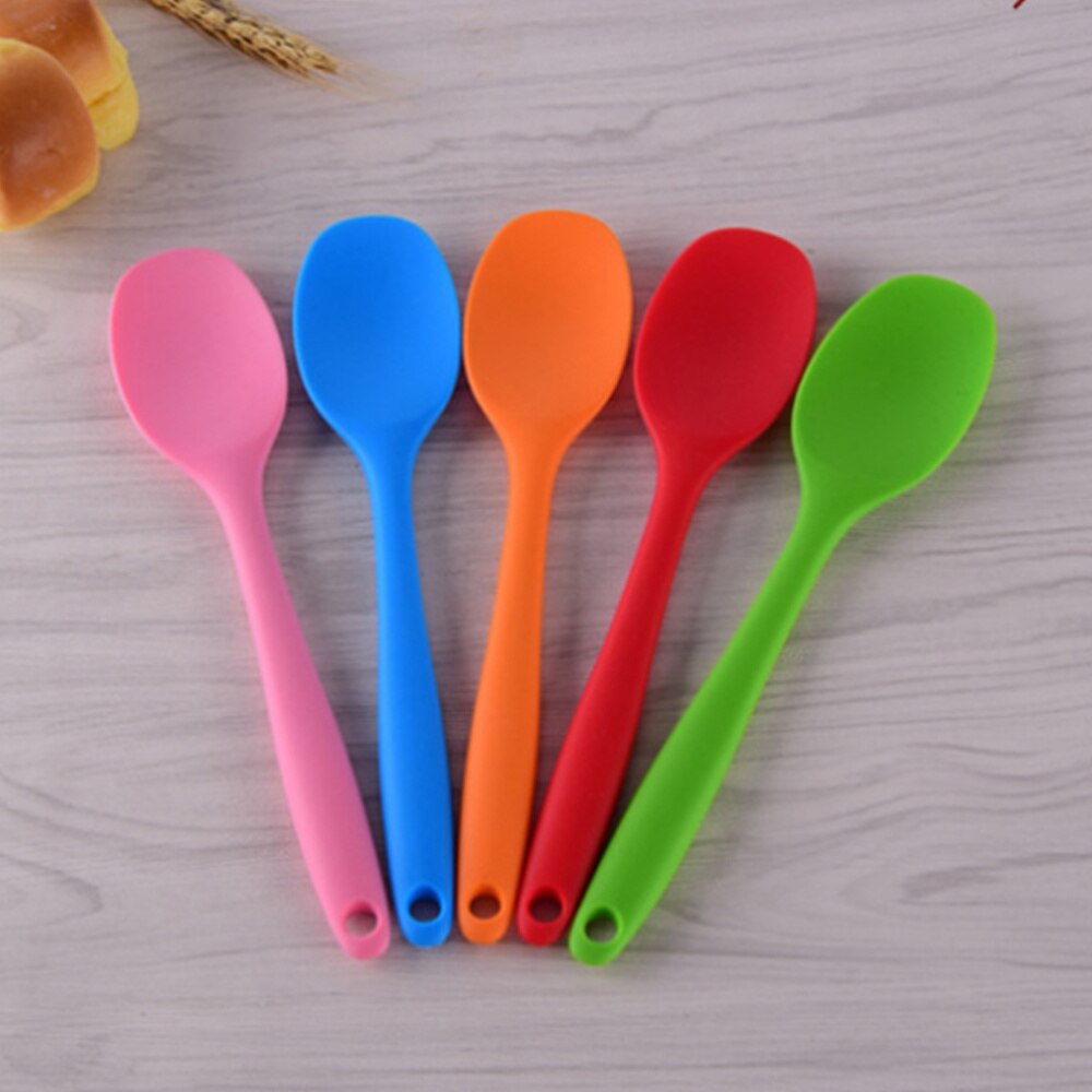 Cuchara sopera de silicona con mango largo para niños, cuchara antiadherente para servir comida, roja