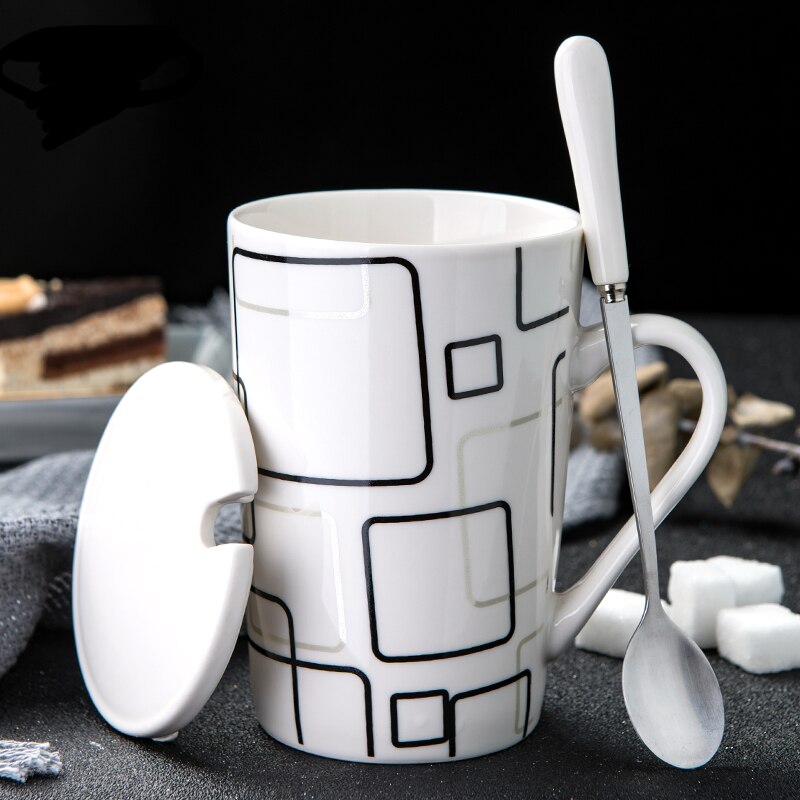 420/580ml keramiska muggar bokstavsnummer mönster muggar med sked lock svart och guld mjölk kaffekopp drinkware: 18